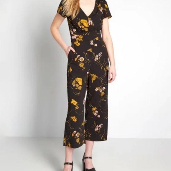 PLUS SIZE MODCLOTH VINTAGE STYLE EVERYTHING & MORE BLACK FLORAL ROMPER JUMPSUIT - Picture 2 of 13